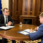 Тофан: Правительство не может сократить зарплаты в НАРЭ и нацбанке