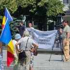 Борцов с советскими памятниками набралась жалкая горстка 