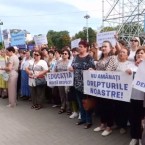 Учителя вышли на массовый протест - их дважды уже обманывают с повышением зарплаты