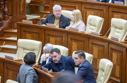 {Социалисты требуют создать следственную комиссию по ЛЭП Вулкэнешты-Кишинев} Молдавские Ведомости
