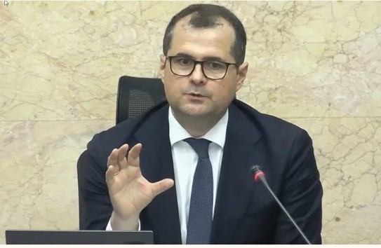 {Они урезают компенсации в пять раз во имя социальной справедливости} Молдавские Ведомости