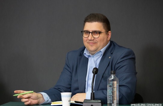{Даниел Водэ: "Это Кремль разрушает доверие между людьми в Молдове"} Молдавские Ведомости