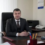 Директор аэропорта ежемесячно получает по второму окладу