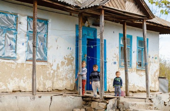 {Филат: Треть детей живут в условиях абсолютной бедности} Молдавские Ведомости