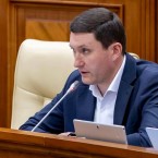 Социалисты требуют увеличить компенсации и запретить отключение должников