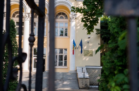 {Кто заплатит за доступ украинцев и других беженцев к молдавским врачам} Молдавские Ведомости