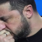 Зеленский предлагает продлить военное положение 