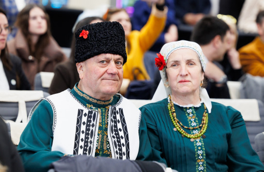 {В СССР доля гагаузов, считающих гагаузский язык родным, составляла 91 процент, сейчас - 48} Молдавские Ведомости