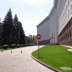"Вы хотите, чтобы и судьи ходили по населенным пунктам и предлагали людям тушенку вместо юстиции?"