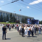 На митинге ДПМ Киртоакэ пытался наброситься на Филипа
