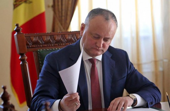 {Додон: Призываю всех руководителей страны быть в первую очередь государственными деятелями и только потом – политиками } Молдавские Ведомости